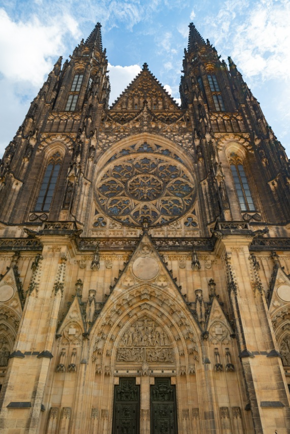 Veitsdom Prager Burg — gotischer Dom auf dem Hradschin in Prag