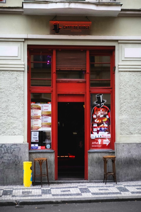 Geld wechseln Prag: Revolut & Bankautomaten