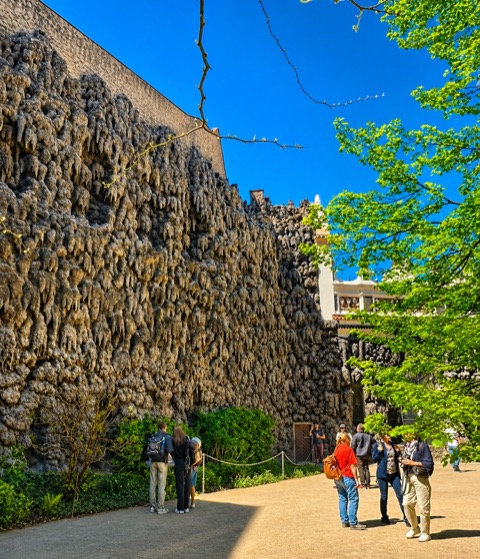 Tropfsteinwand & Karlsbrücke: Geheimtipps