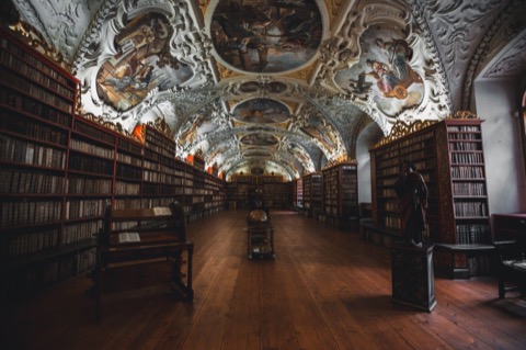Strahov-Kloster: Bibliothek & Aussicht